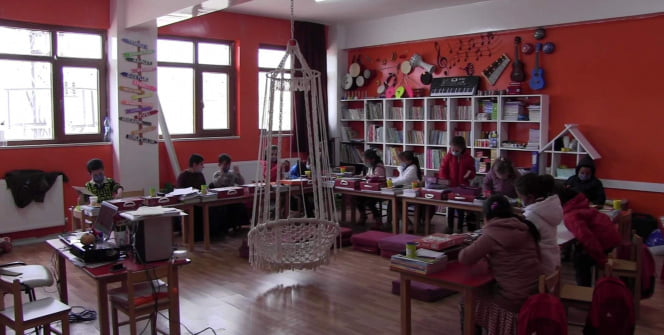 Köy okulunu özel okula çevirdi