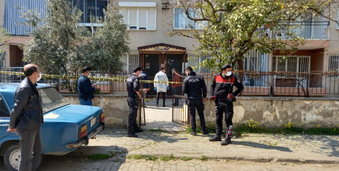 Birlikte yaşadığı kadını kurşunlayıp aynı silahla kendini vurdu