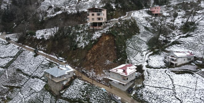 Rize’nin İkizdere ilçesinde heyelana maruz kalan evler yıkılacak