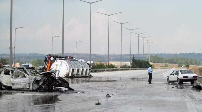 ADANA’DA DEHŞET KAZA: 5 YARALI