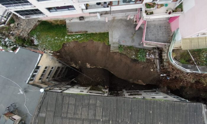 Bursa’da toprak kayması