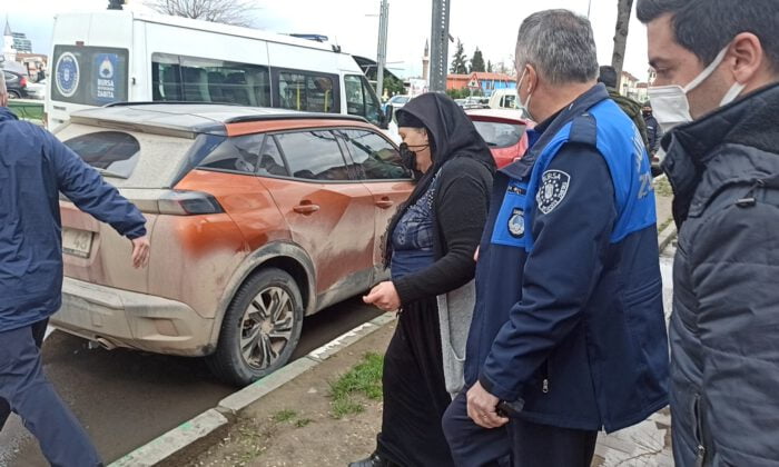 Dilenci kadının tuvalet oyununu zabıta yutmadı