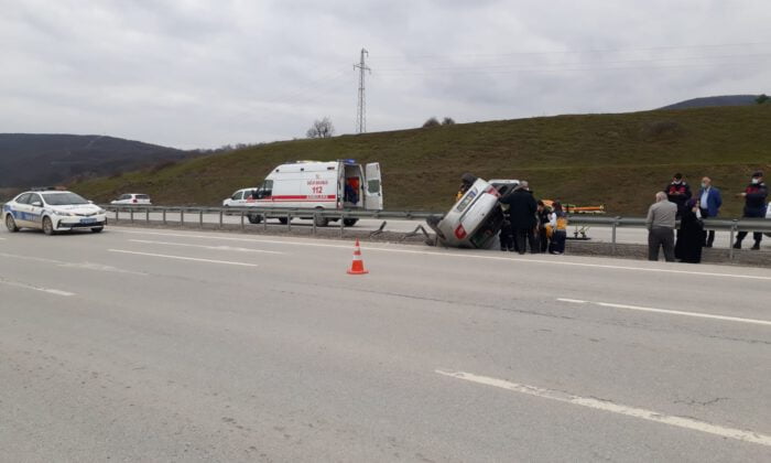 Su kanalına giren otomobil takla attı: 1 yaralı