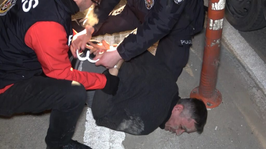 Gece boyu şehir sokaklarında kovalamaca…