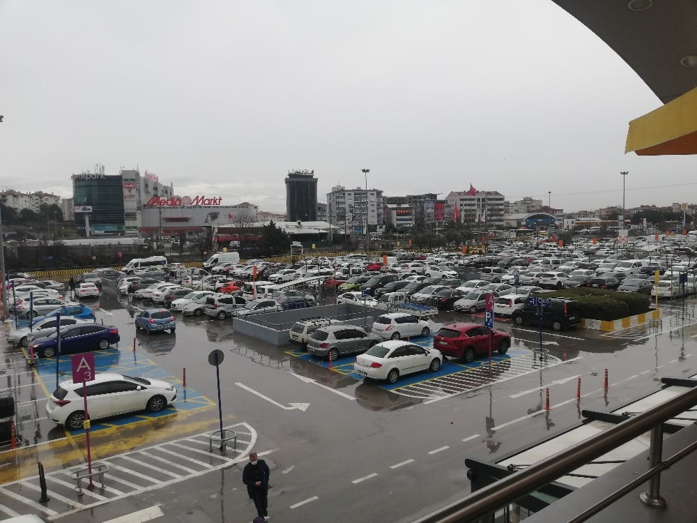 Bursada Avmler Doldu Taştı