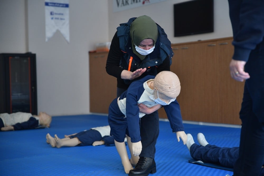 Büyükşehi̇r Personeli̇ne afet Eği̇ti̇mi̇