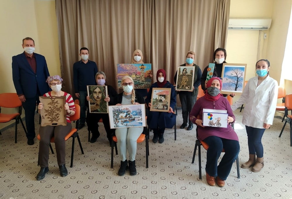 Deni̇z Taşları Sanat Eseri̇ne Dönüştü