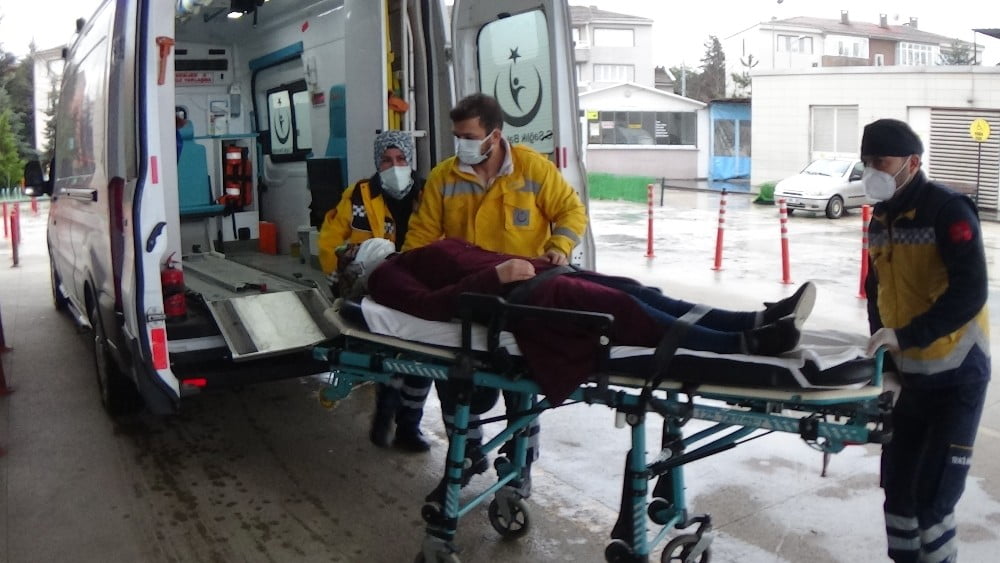 İKİ OTOMOBİL ÇARPIŞTI: 1 YARALI