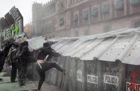 MEKSİKA’DA 8 MART GÖSTERİLERİ: 19 YARALI