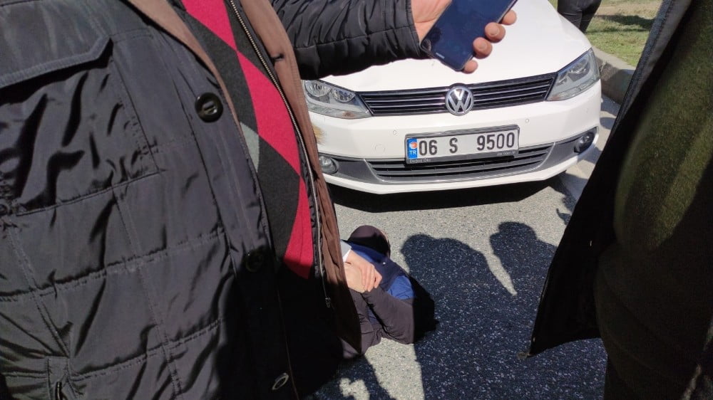 Kadın Sürücünün Çarptığı Yaşlı Kadına Yoldan Geçen Sağlık Görevli̇si̇ Müdahale Etti̇