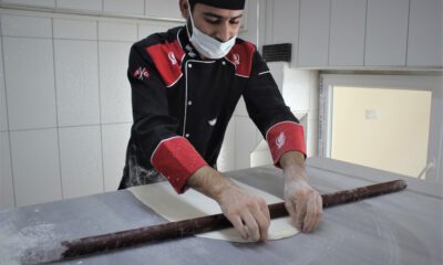 KAHVELİ BAKLAVA YAPTI, SİPARİŞLERE YETİŞEMİYOR