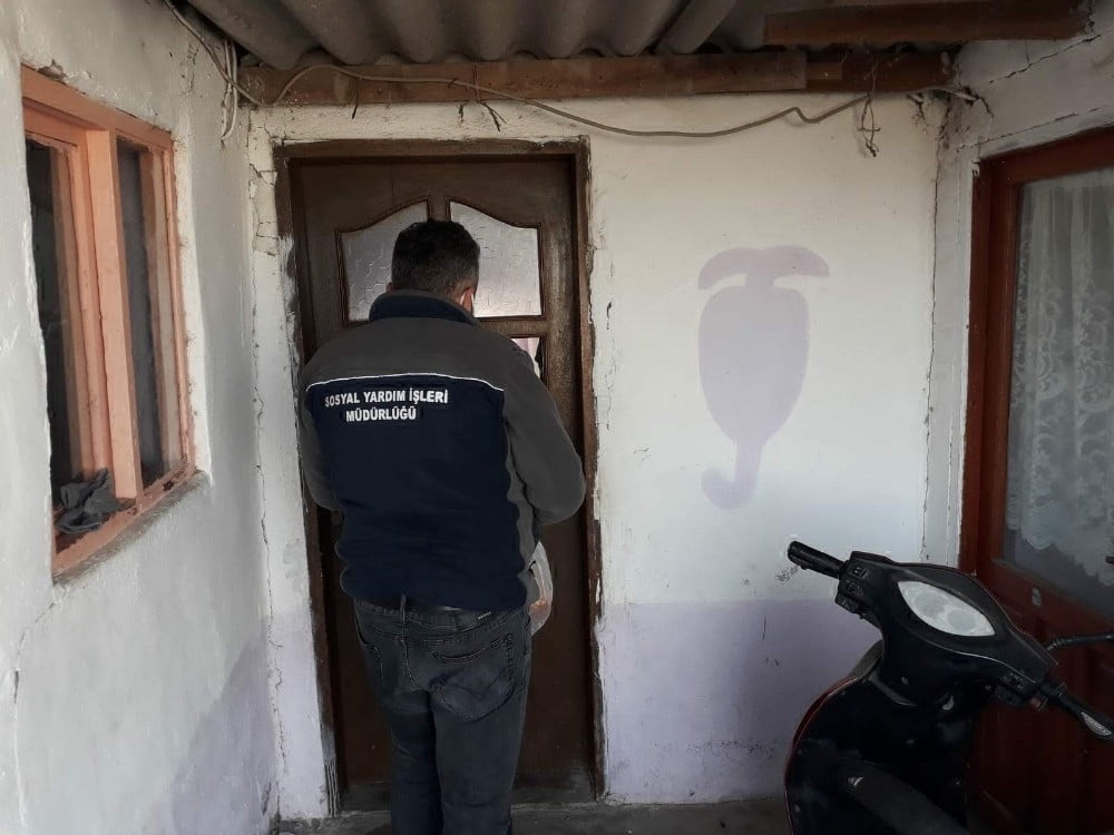 Karacabey Beledi̇yesi̇nden İhti̇yaç Sahi̇pleri̇ne Sıcak Aş