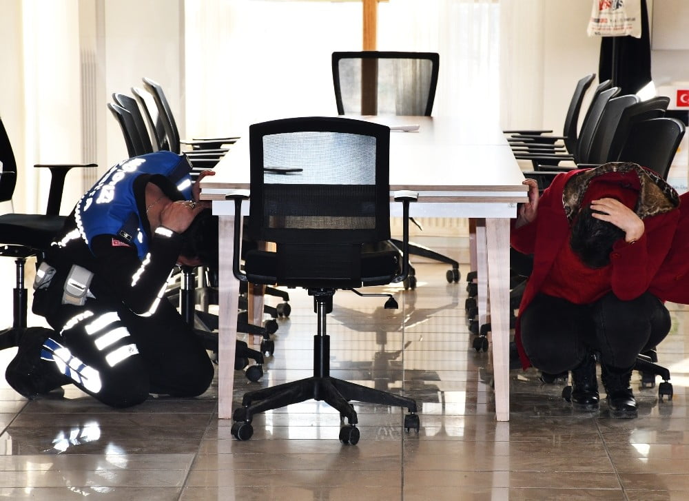 Kestel Beledi̇yesi̇nde Deprem Tatbi̇katı Başarıyla Gerçekleşti̇