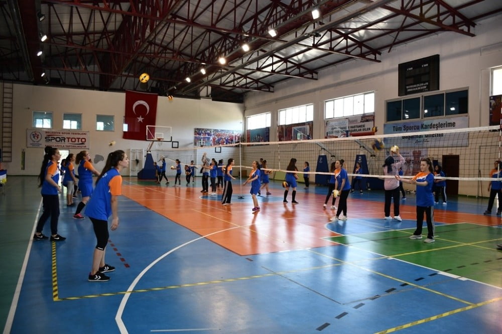 Kış Spor Okulları Yeni̇den Başlıyor