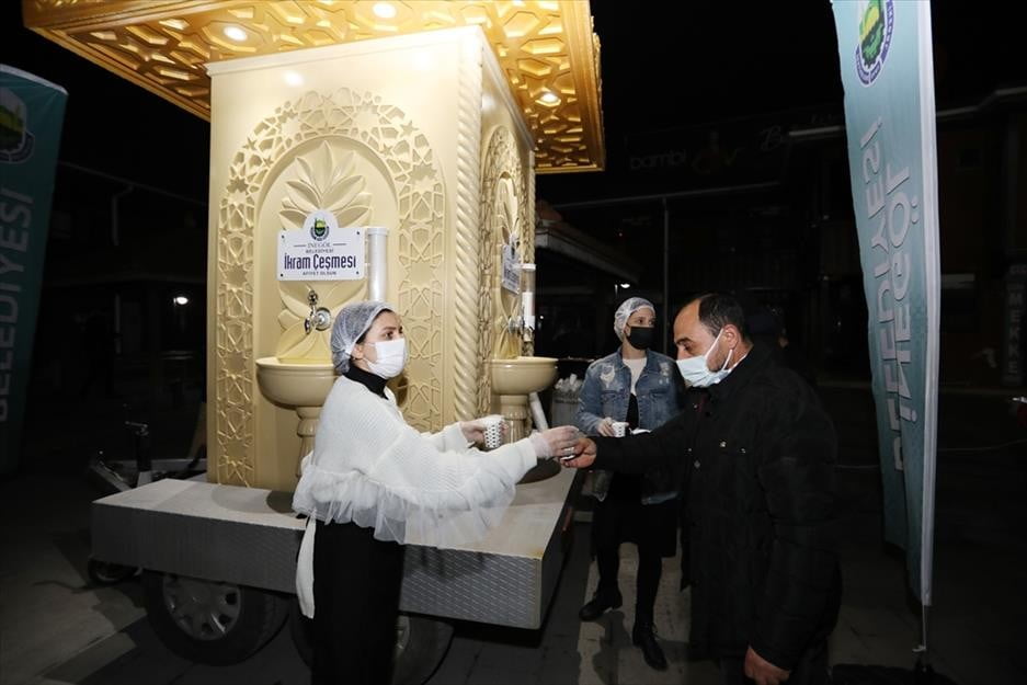 MİRAÇ GECESİ VATANDAŞLARA SÜT İKRAMI