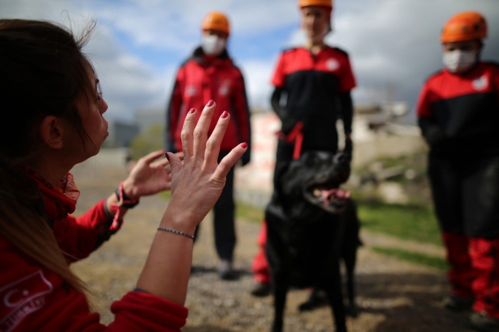 Ojeli̇ Elleri̇yle Hayat Kurtarıyorlar…