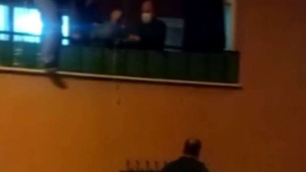 HIRSIZLAR DAYAKTAN KURTULAMADI