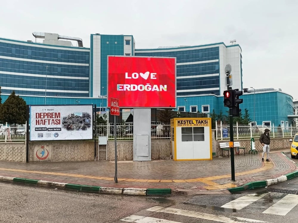 Stop Erdoğan Skandalına Kestel Beledi̇yesi̇nden Yanıt