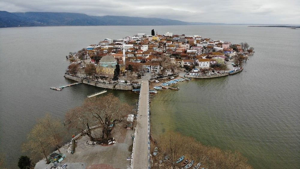 Sular Yükseldi̇, Tari̇hî Köy Yi̇ne Ada Oldu