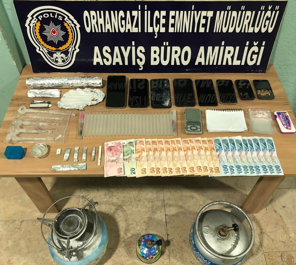 ZEHİR TACİRLERİ YAKALANDI