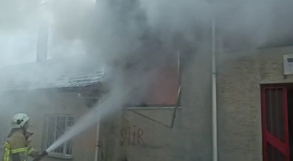 Yangında çocuklarını içeri̇de zannetti̇, si̇ni̇r kri̇zi̇ geçi̇rdi̇