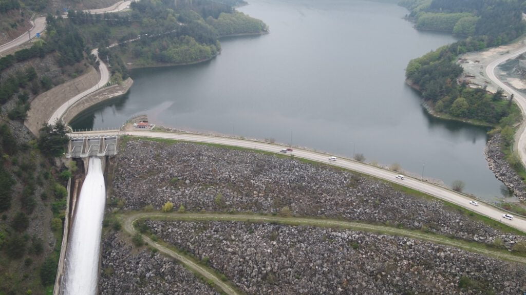 Doğancı Barajı su salmaya başladı