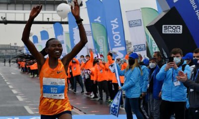 Kenyalı atlet Ruth Chepngetich, Dünya Rekoru kırarak şampiyon oldu