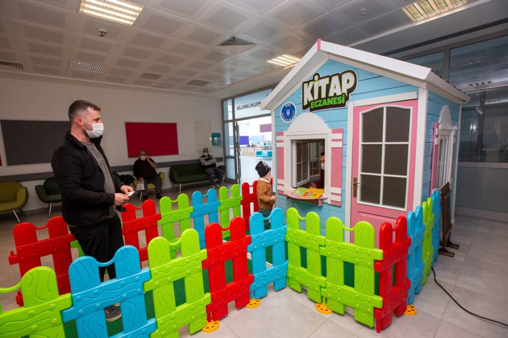 4 Bi̇n Ki̇tap Reçeteyle Dağıtıldı