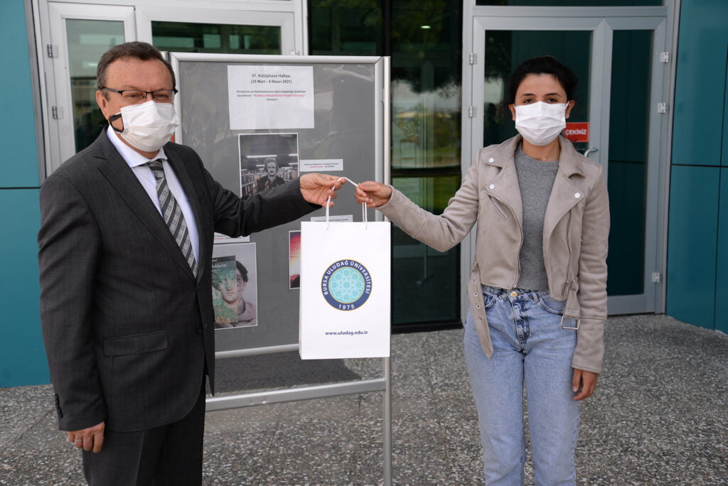 Kitap yüzü oldular ödülü kaptılar