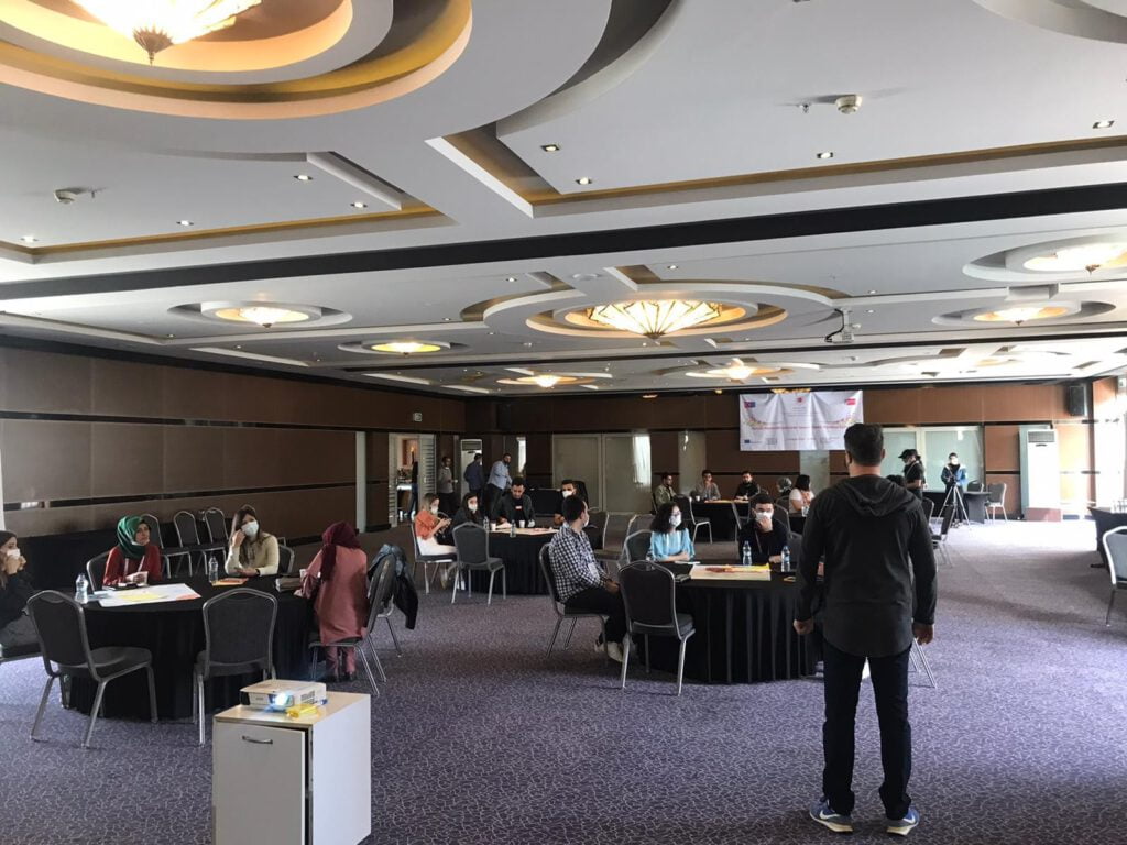 Gürsulu gençler ufuklarını genişletiyor