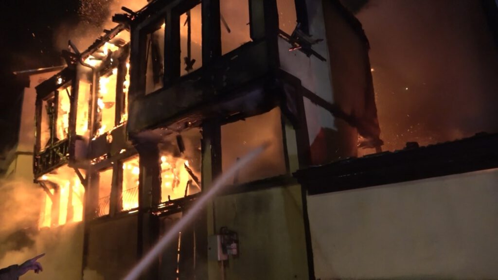 Bursa’da tarihi konaklar bir bir yanıyor