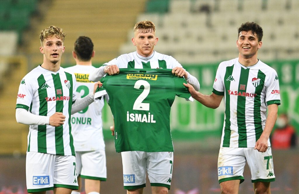 Bursasporlu futbolcular, İsmail Çokçalış’ı unutmadı