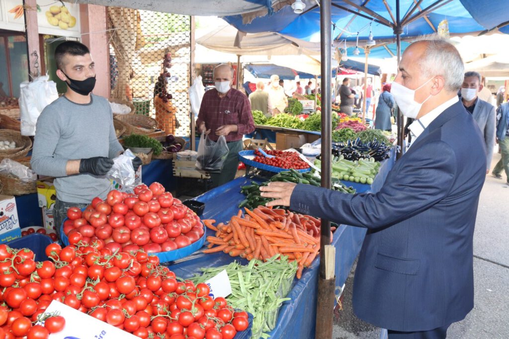Bu ilçede bütün alışverişler ilçe esnafından yapılıyor