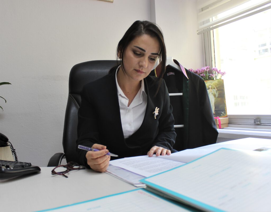 Şiddet gören arkadaşlarından etkilendi, hemşireyken avukat oldu