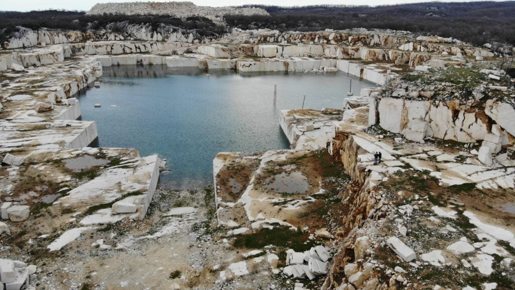 Mermercilerden köylüye ölüm havuzu kaldı