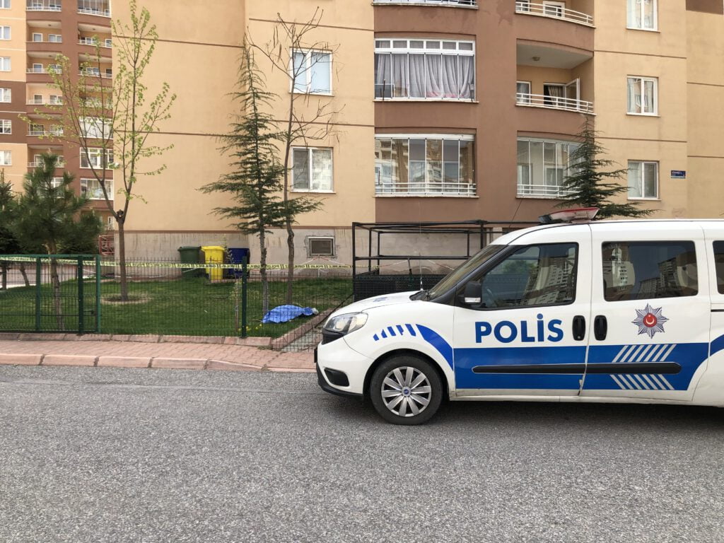 14. kattan düşen 71 yaşındaki adam hayatını kaybetti