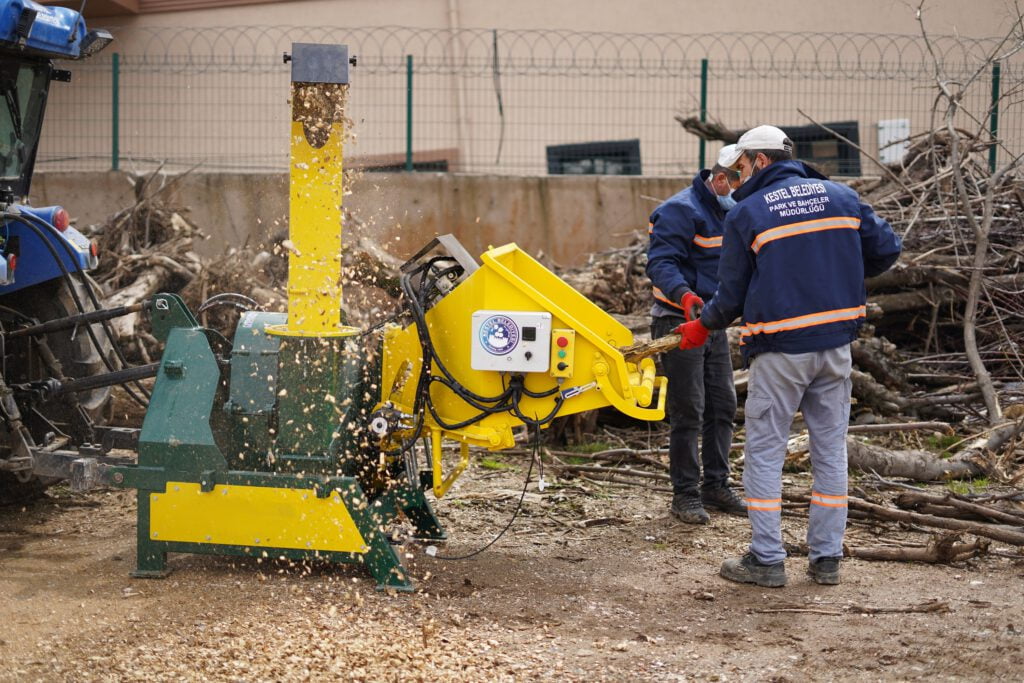 Kestel’de budama atıkları organik gübreye dönüşüyor