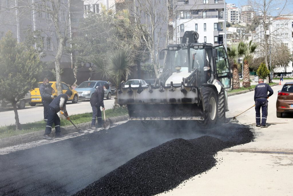 MUDANYA BELEDİYESİ’NDEN YOL ATAĞI
