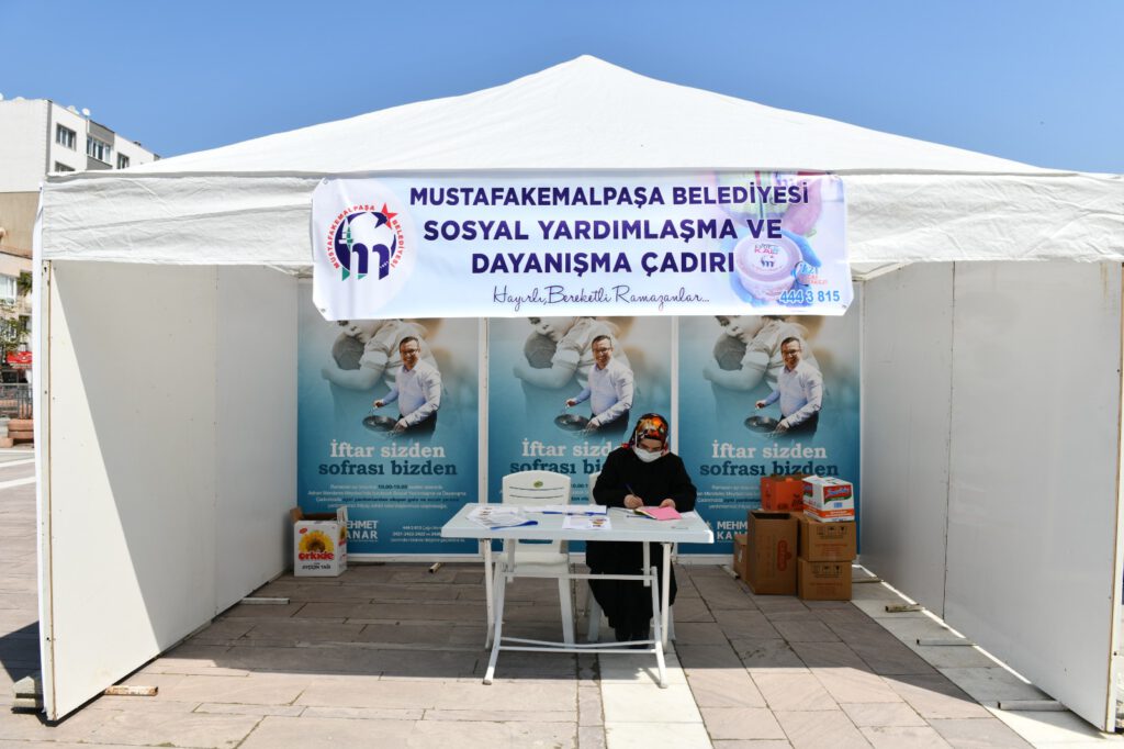 Mustafakemalpaşa hayırda yarışıyor