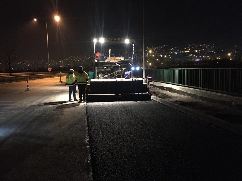 Acemlerde Gece Mesai̇si̇