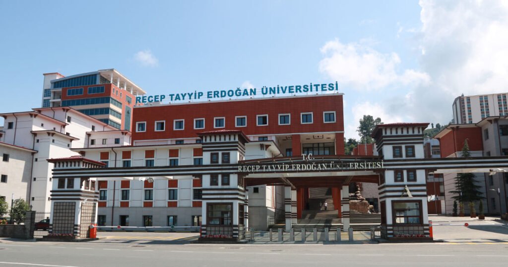 Recep Tayyip Erdoğan Üniversitesi 30 öğretim üyesi alacak