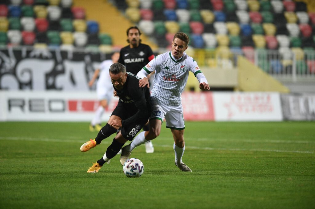 Bursaspor Sahasında Altay’ı Konuk Edi̇yor