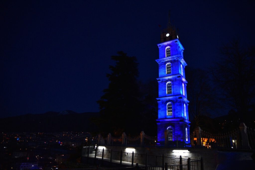 Mavi̇, Hi̇ç Bu Kadar Anlamlı Olmadı