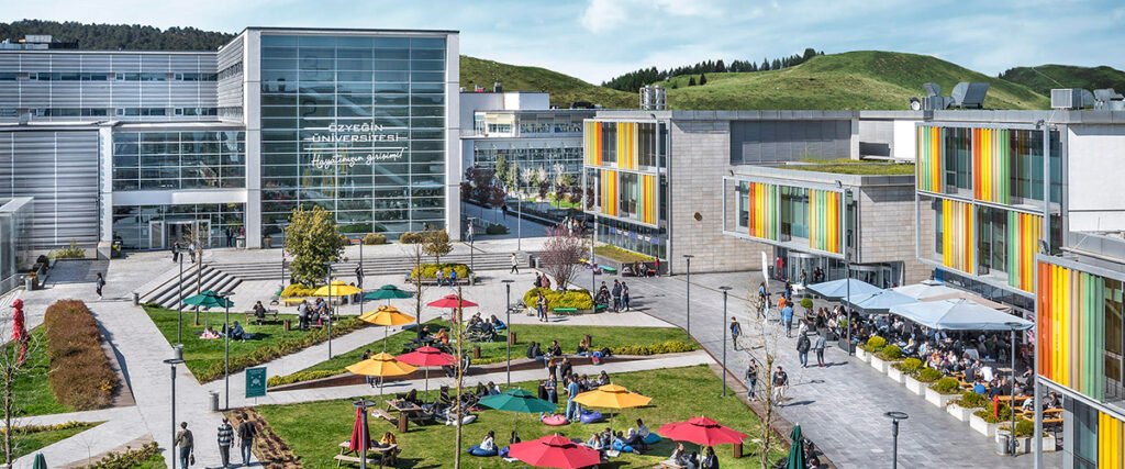 Özyeğin Üniversitesi 13 öğretim görevlisi ve araştırma görevlisi alacak