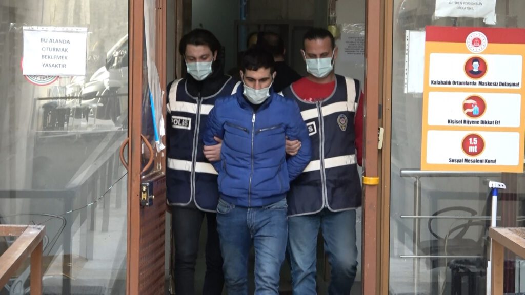 Yakalanınca Kız Arkadaşını Bırakıp Kaçtı