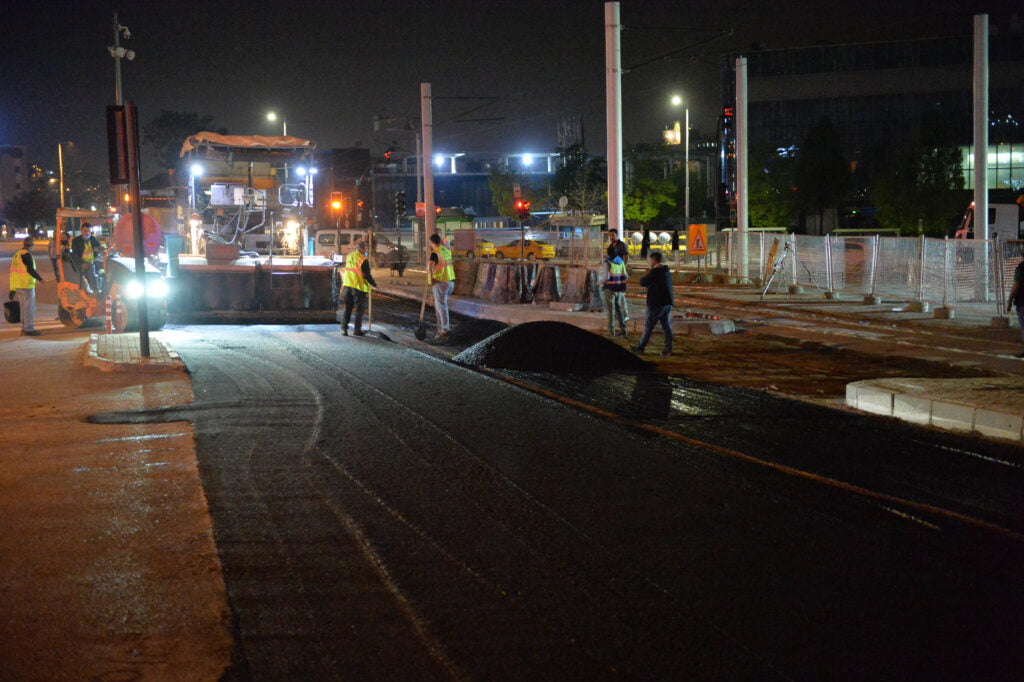 Tam kapanmada Büyükşehir yine yollarda