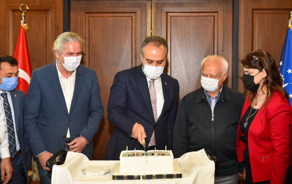 Başkan Aktaş’a doğum günü sürprizi!