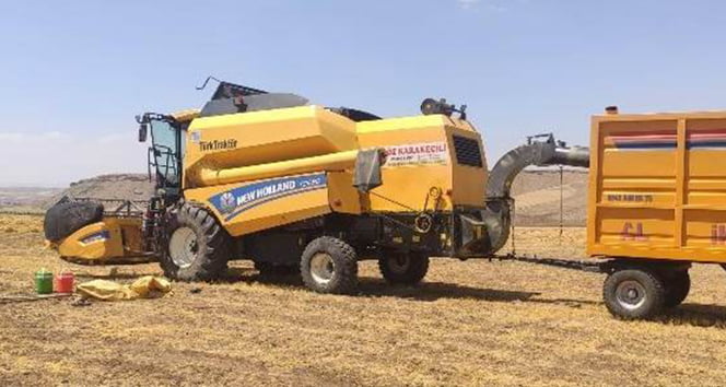 Tamir etmek istediği biçerdövere sıkışarak hayatını kaybetti