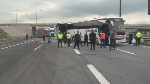 TEM Otoyolunda 2 yolcu otobüsü çarpıştı çok sayıda yaralı var