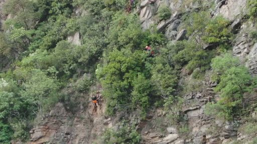 Ceza korkusu kayalıklarda mahsur bıraktı, 6 saat kurtarılmayı bekledi